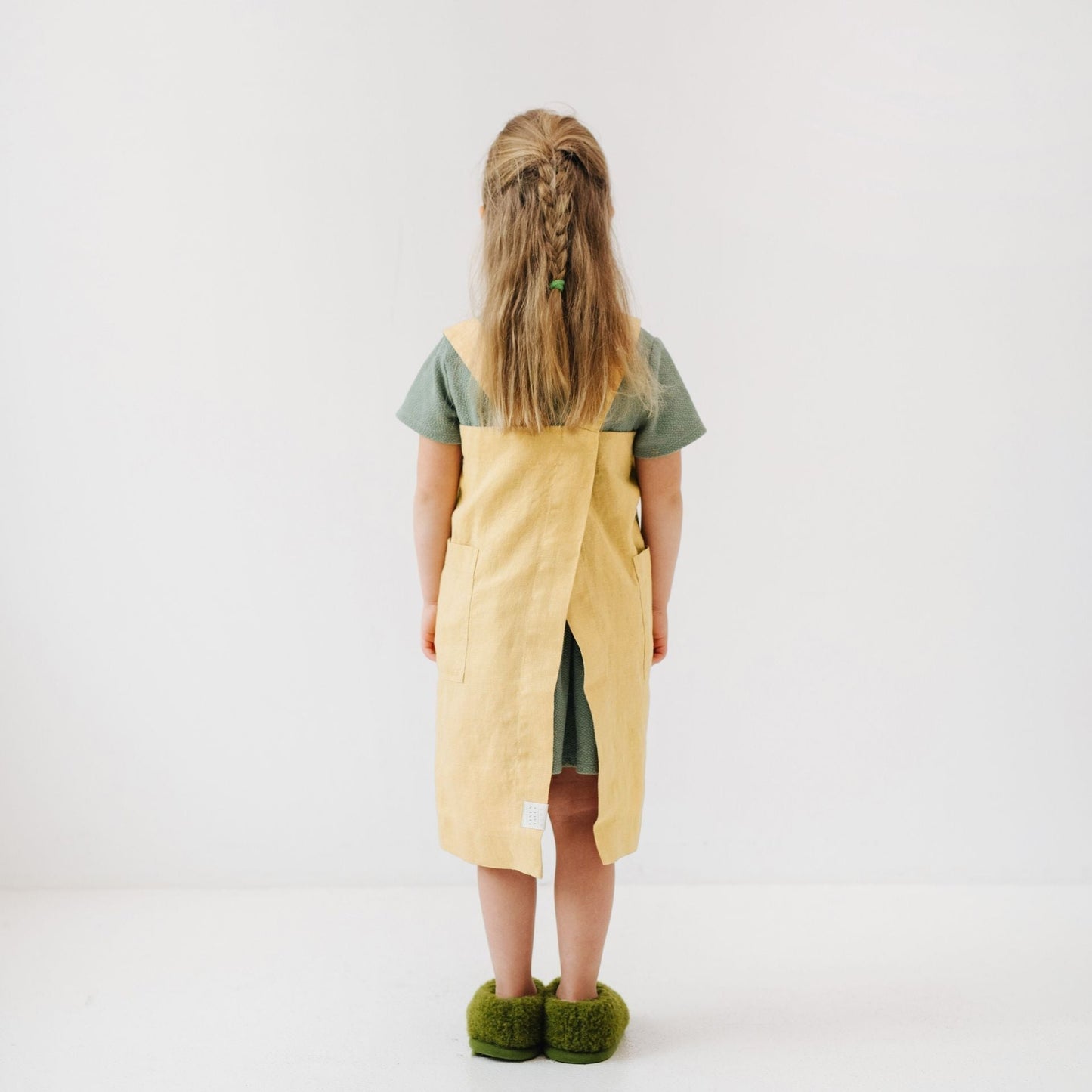 Vaikų Butter lino Pinafore prijuostė — naturalusdrabuziai.lt