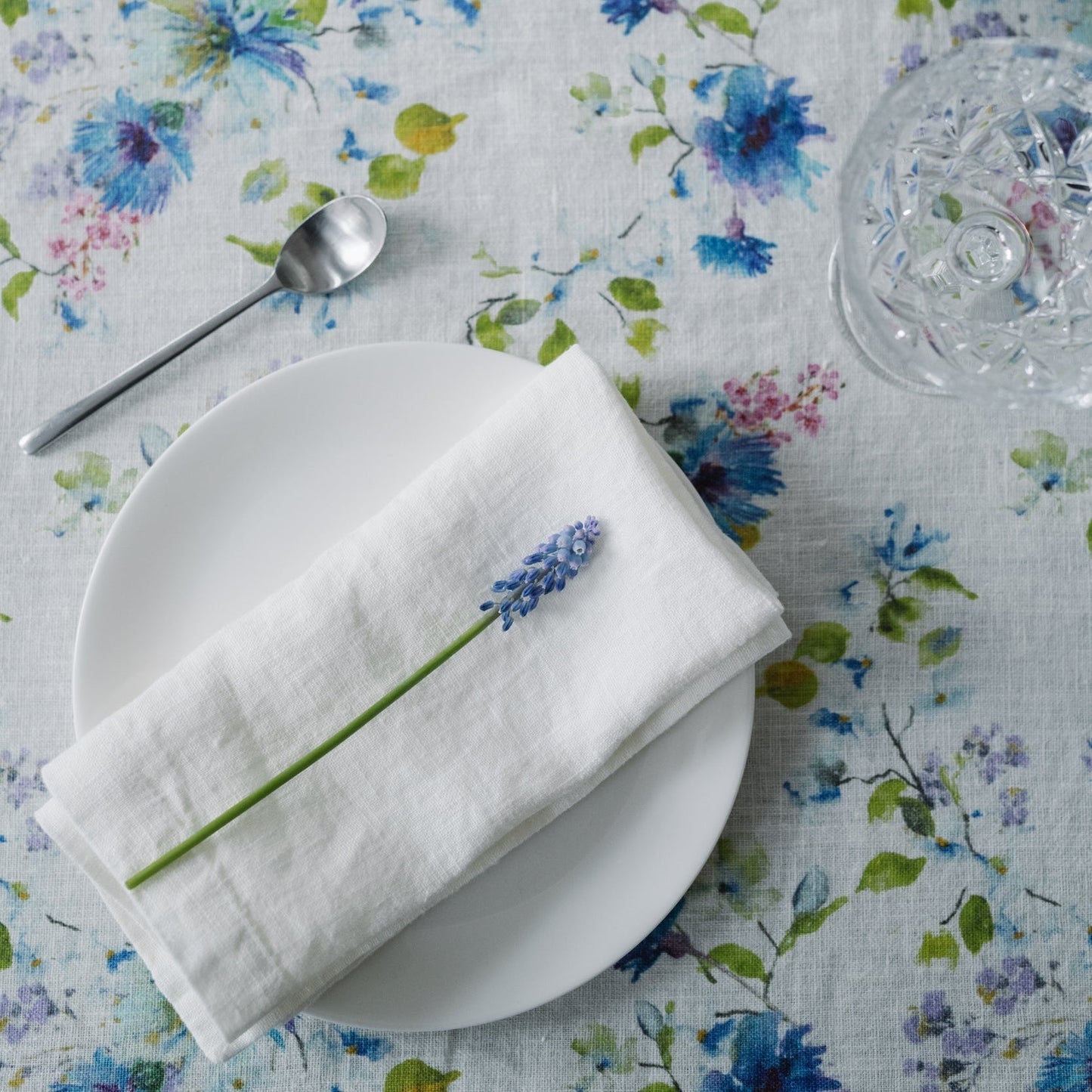 LIMITED EDITION White Flowers lino staltiesė — naturalusdrabuziai.lt