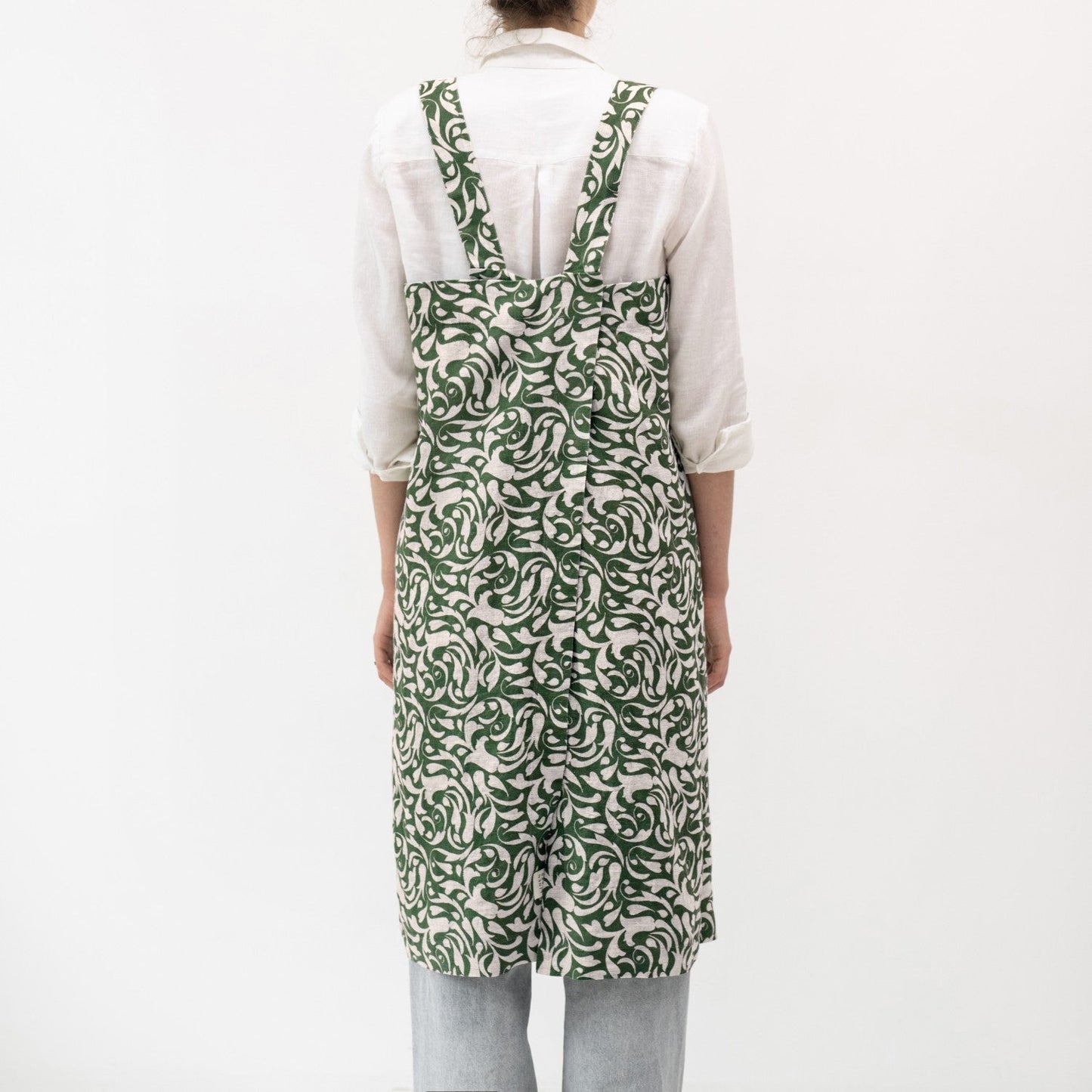 lino Tales Evergreen Damask on Light Natural lino Pinafore prijuostė — naturalusdrabuziai.lt