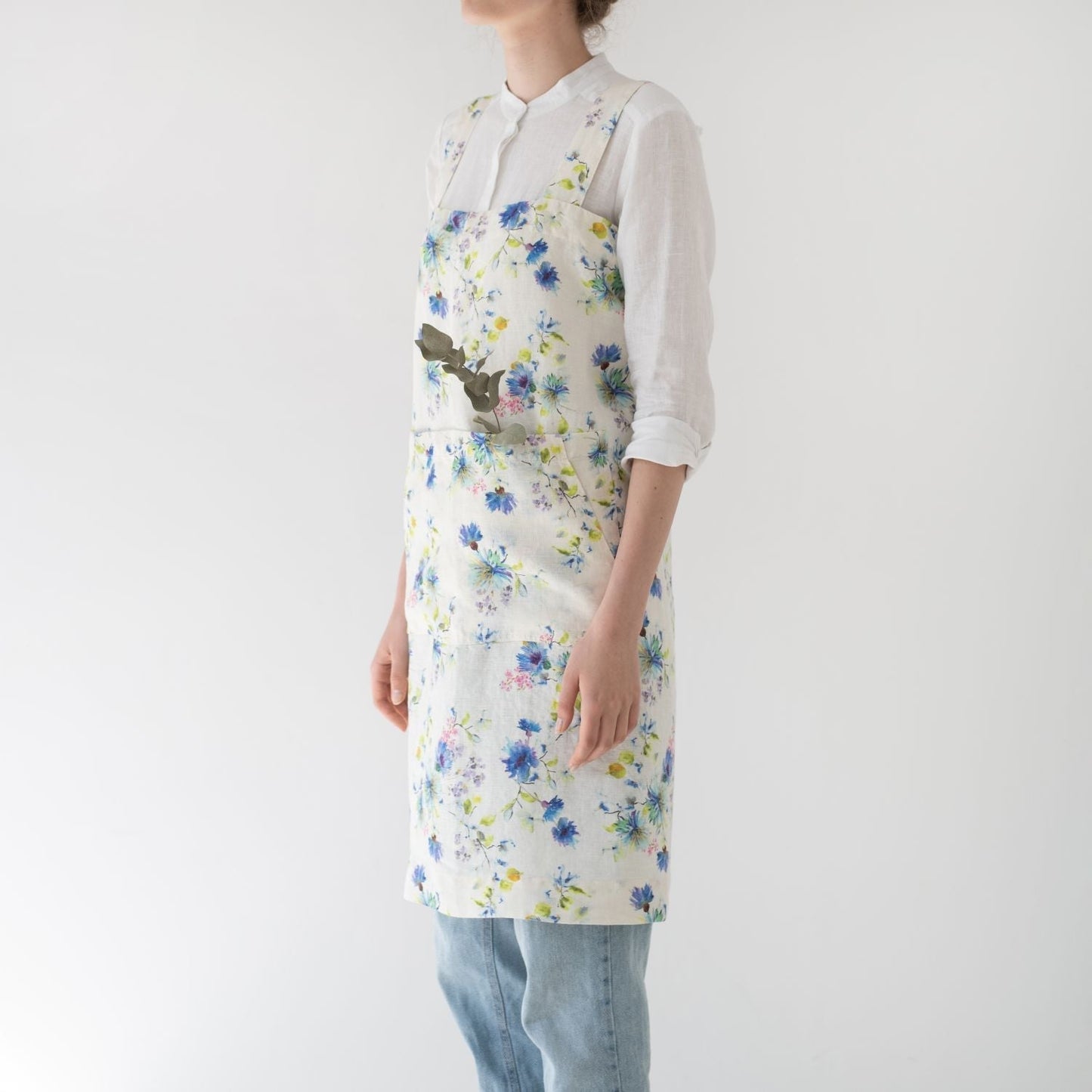 lino Tales White Flowers lino Pinafore prijuostė — naturalusdrabuziai.lt