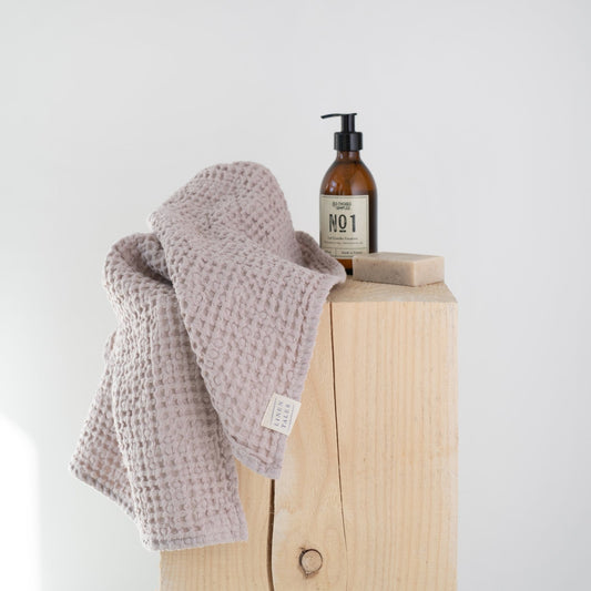 Powder lino & medvilnės Honeycomb Waffle rankšluostis — naturalusdrabuziai.lt