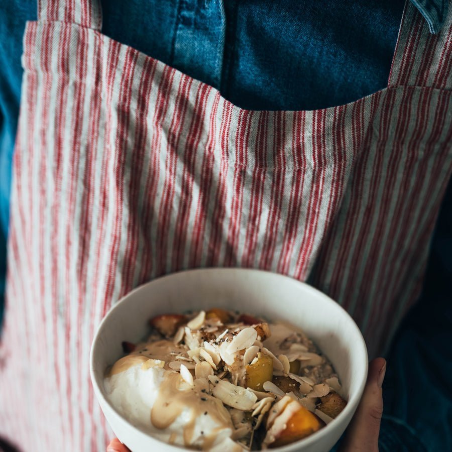 Red Natural Stripes lino kryžminio tipo prijuostė — naturalusdrabuziai.lt