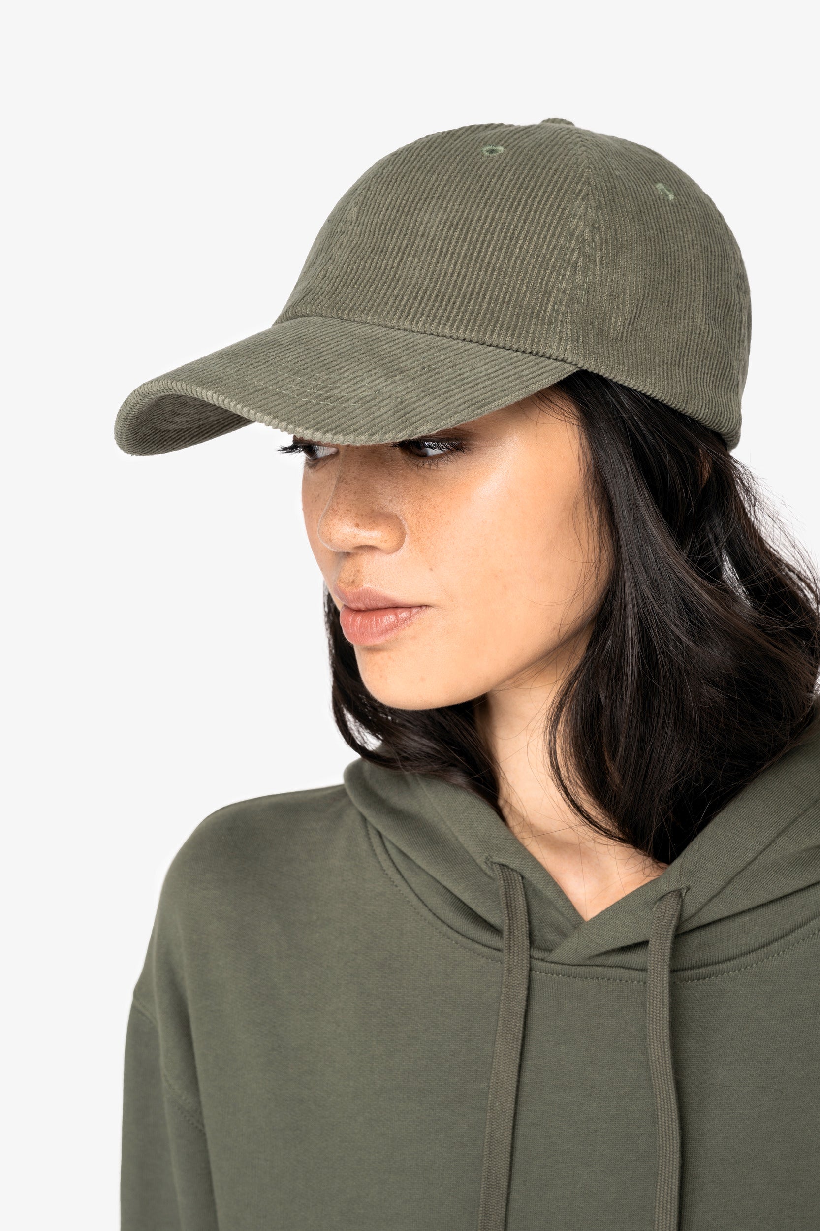 Unisex organinės medvilnės kepurė su metaline sagtimi — naturalusdrabuziai.lt