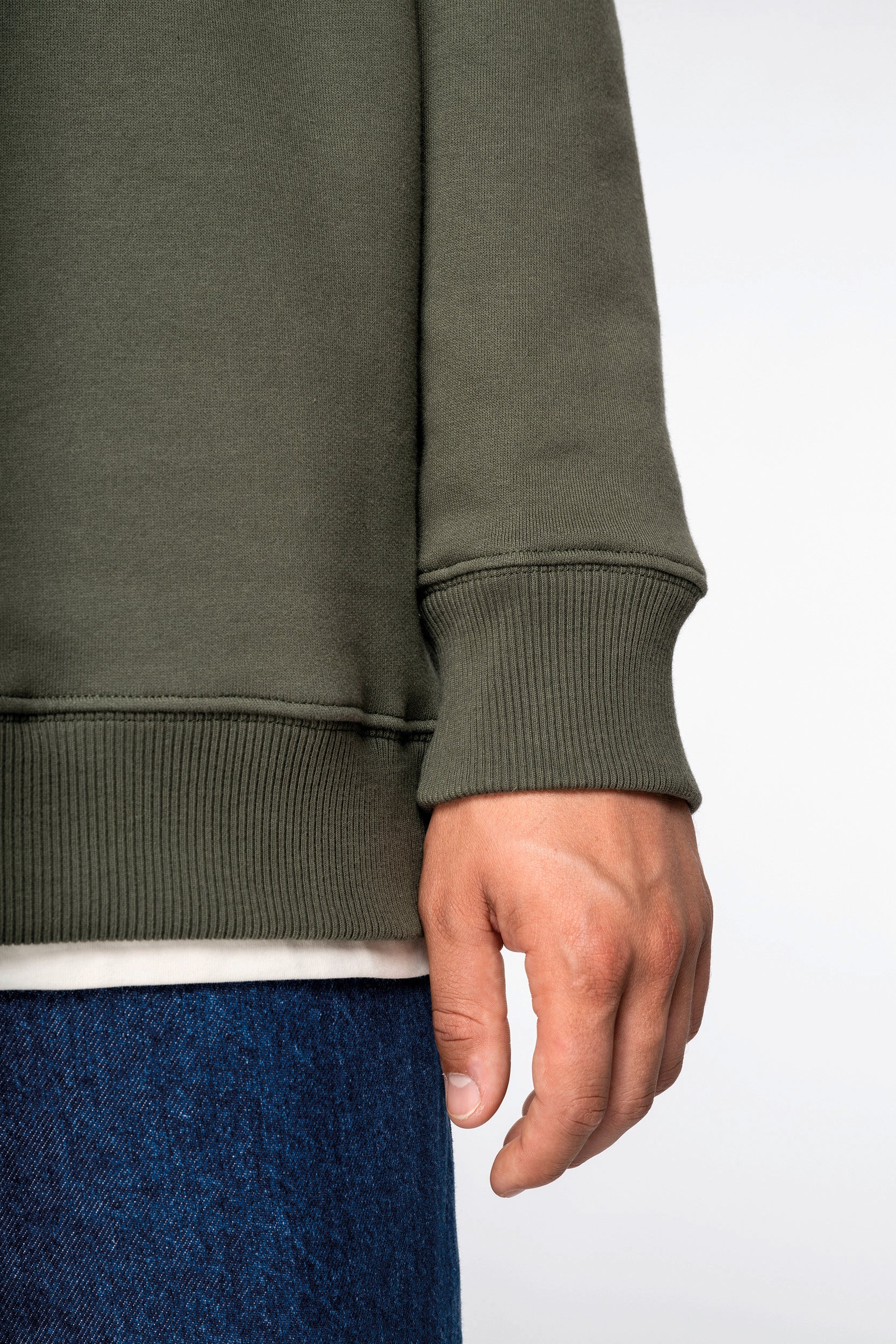 Unisex oversized organinės medvilnės džemperis su apvaliu kaklu — naturalusdrabuziai.lt