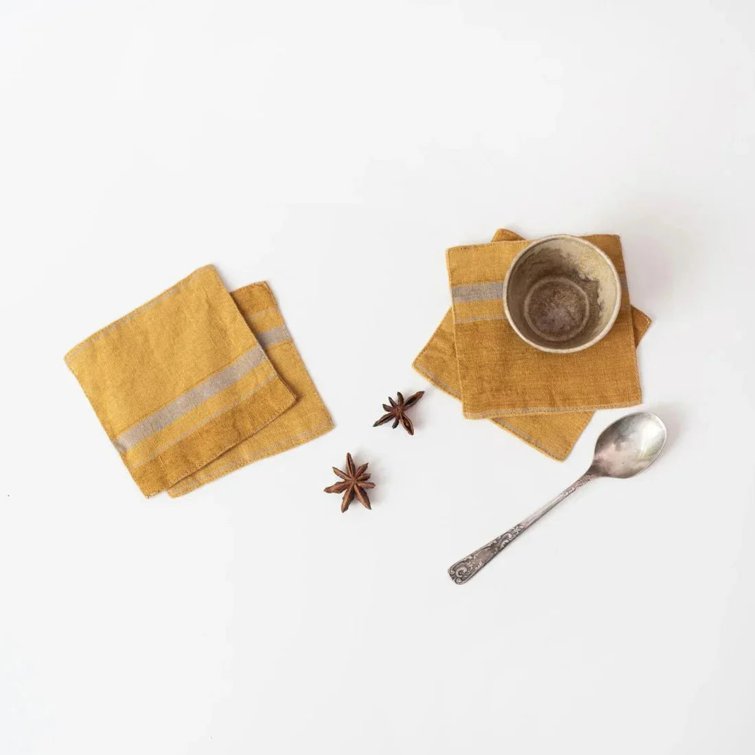 Amber Bronze Stripes lino padėkliukų rinkinys 4 vnt. — naturalusdrabuziai.lt