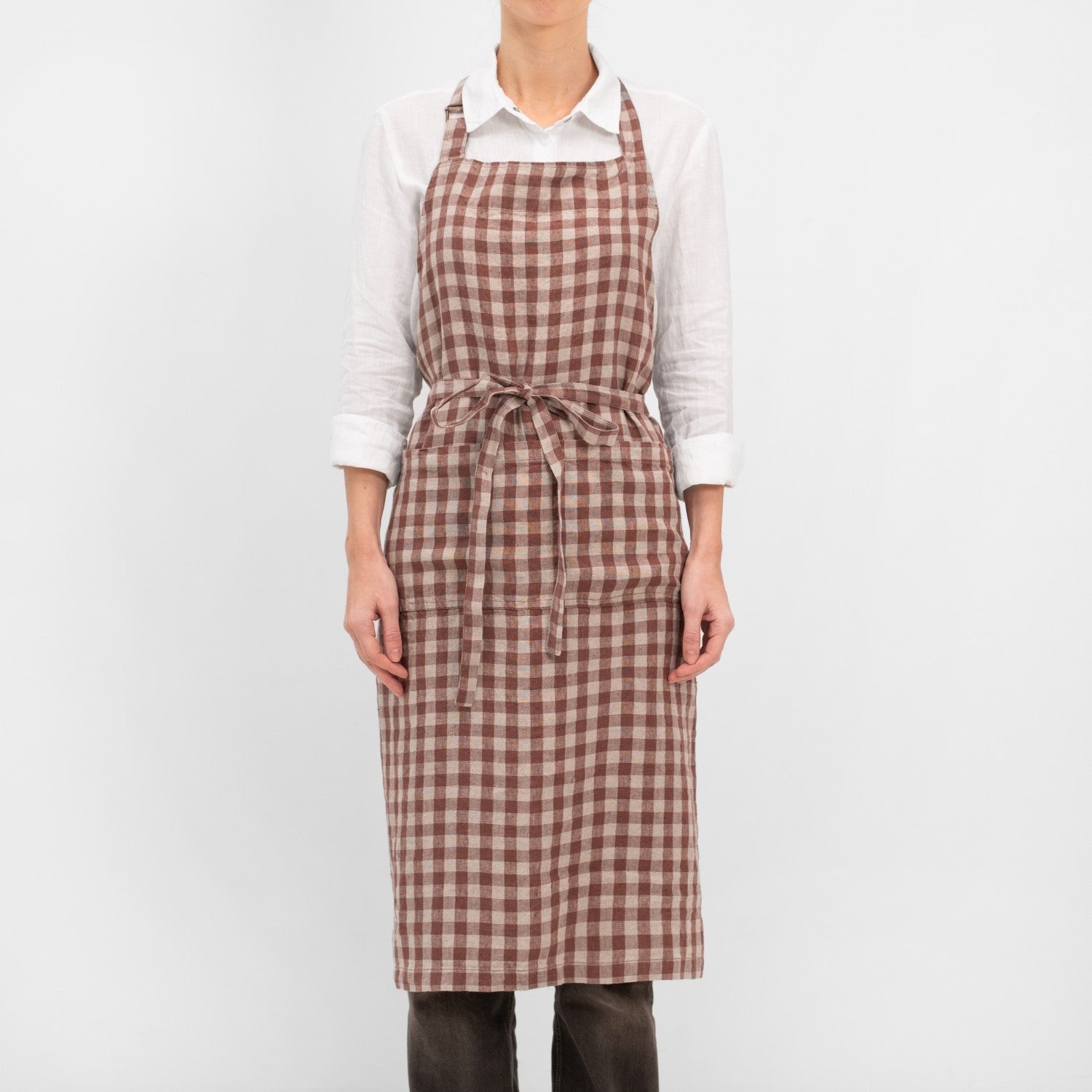 Chocolate Gingham lino šefo prijuostė — naturalusdrabuziai.lt