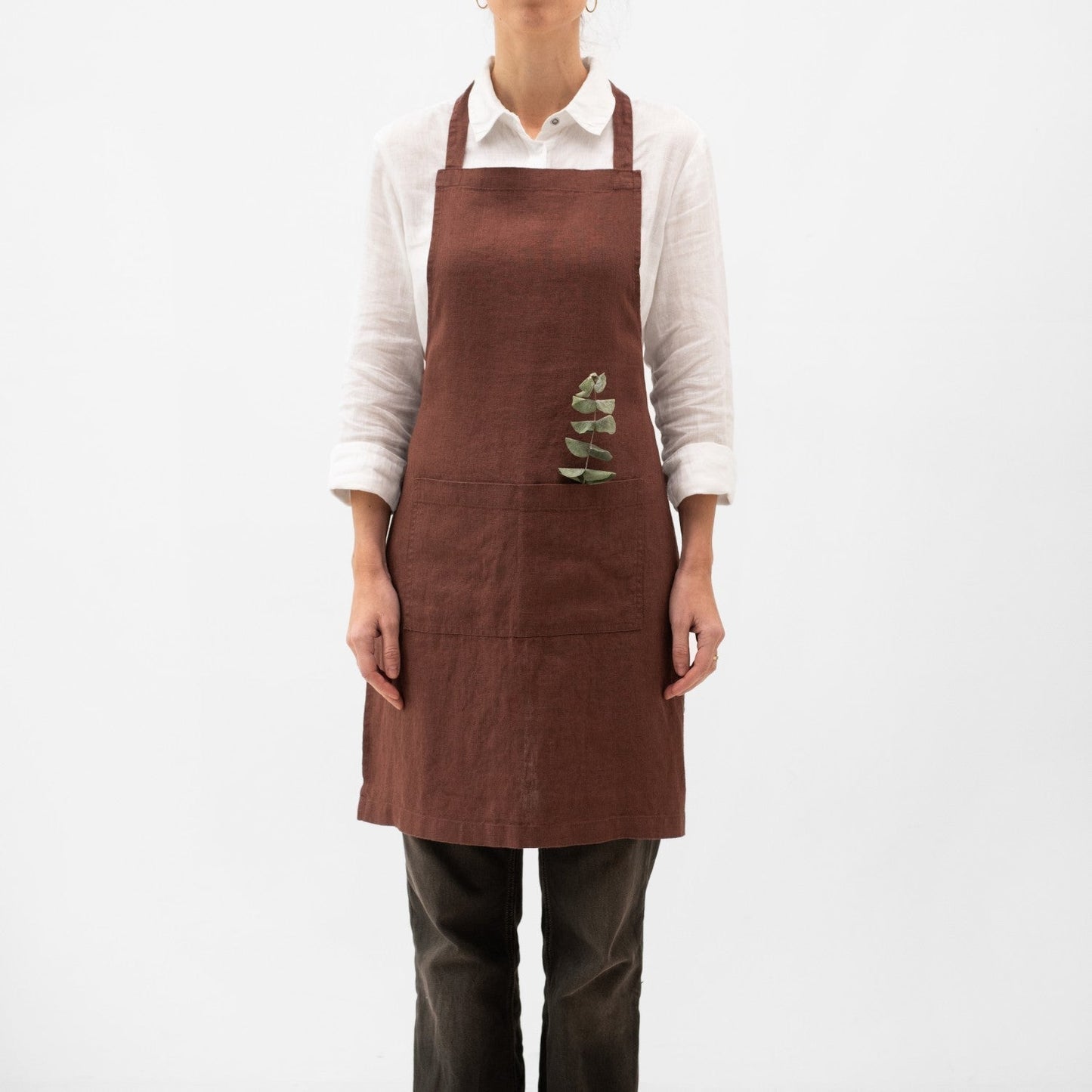 Chocolate lino kasdienė prijuostė — naturalusdrabuziai.lt