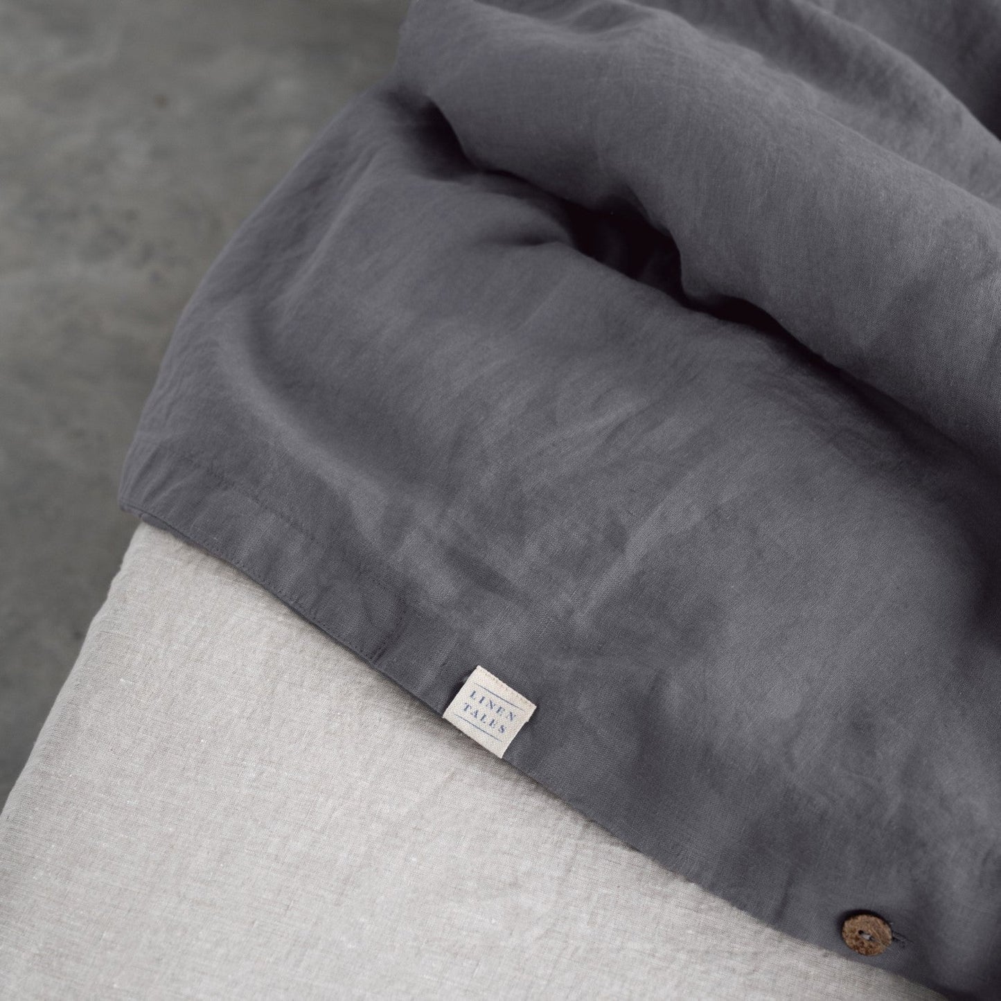 Dark Grey lino antklodės užvalkalas rinkinys — naturalusdrabuziai.lt