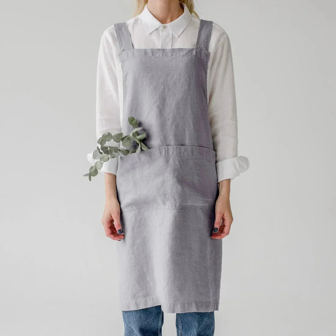Light Grey lino kryžminio tipo prijuostė — naturalusdrabuziai.lt