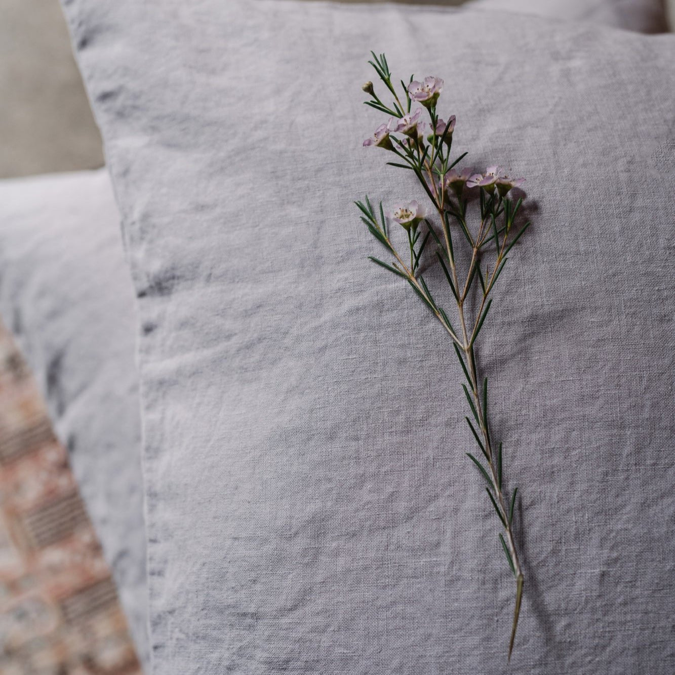 Light Grey lino pagalvės užvalkalas — naturalusdrabuziai.lt