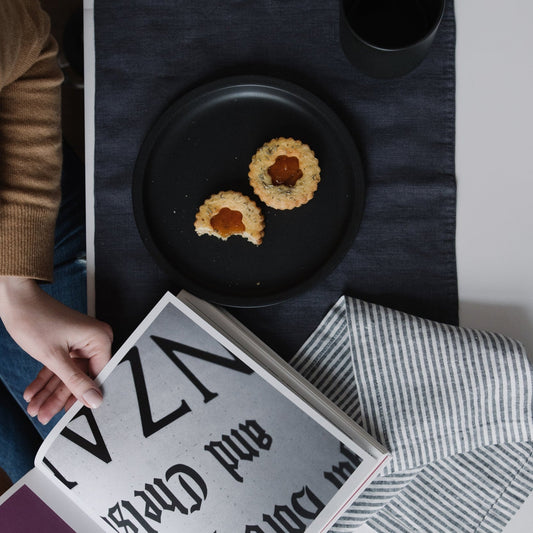 LIMITED EDITION Dark Grey lino staltiesėlė — naturalusdrabuziai.lt