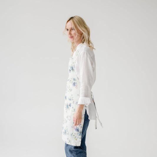 LIMITED EDITION White Flowers lino kasdienė prijuostė — naturalusdrabuziai.lt