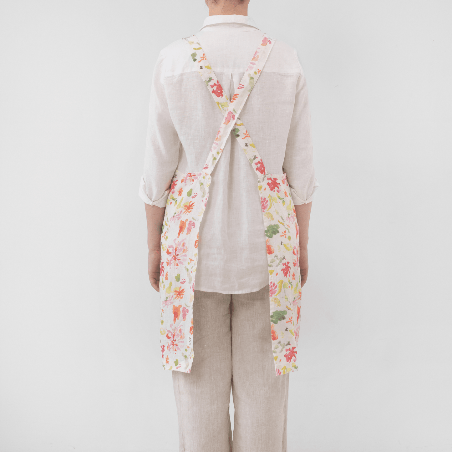 LIMITED EDITION Wildflower Flow lino kryžminio tipo prijuostė — naturalusdrabuziai.lt