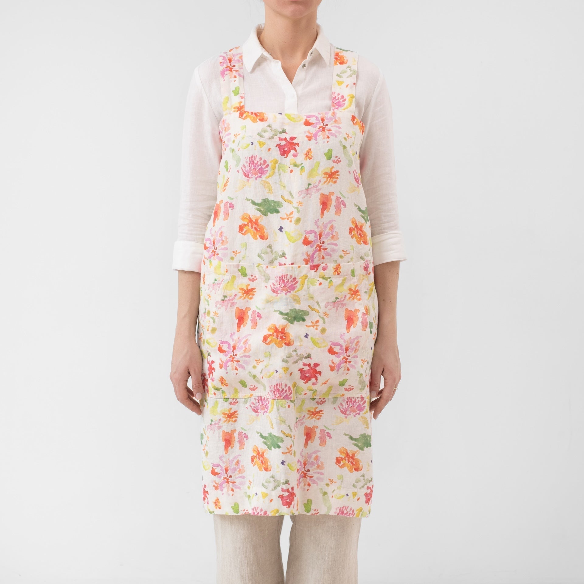 LIMITED EDITION Wildflower Flow lino Pinafore prijuostė — naturalusdrabuziai.lt