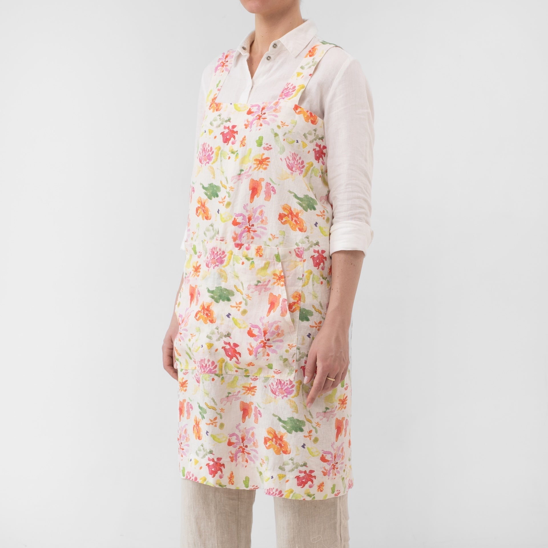 LIMITED EDITION Wildflower Flow lino Pinafore prijuostė — naturalusdrabuziai.lt