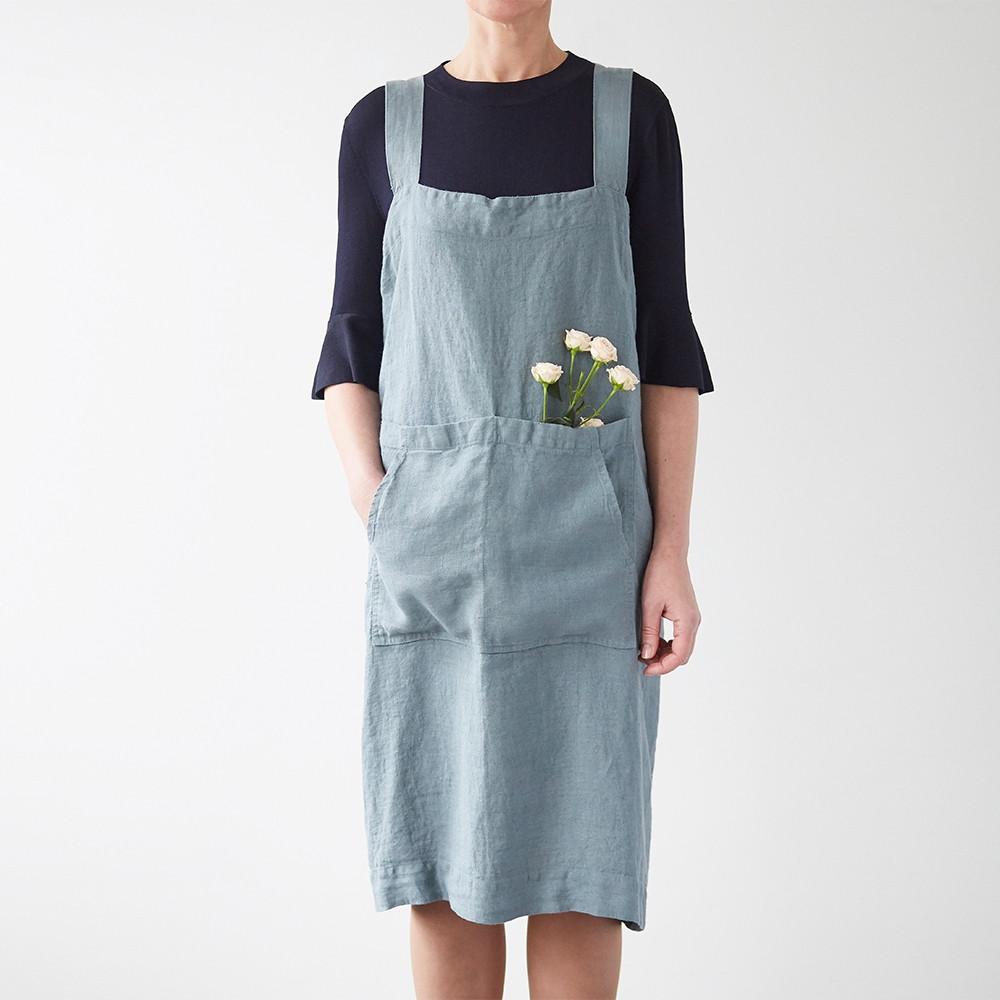 lino Tales Blue Fog lino Pinafore prijuostė — naturalusdrabuziai.lt