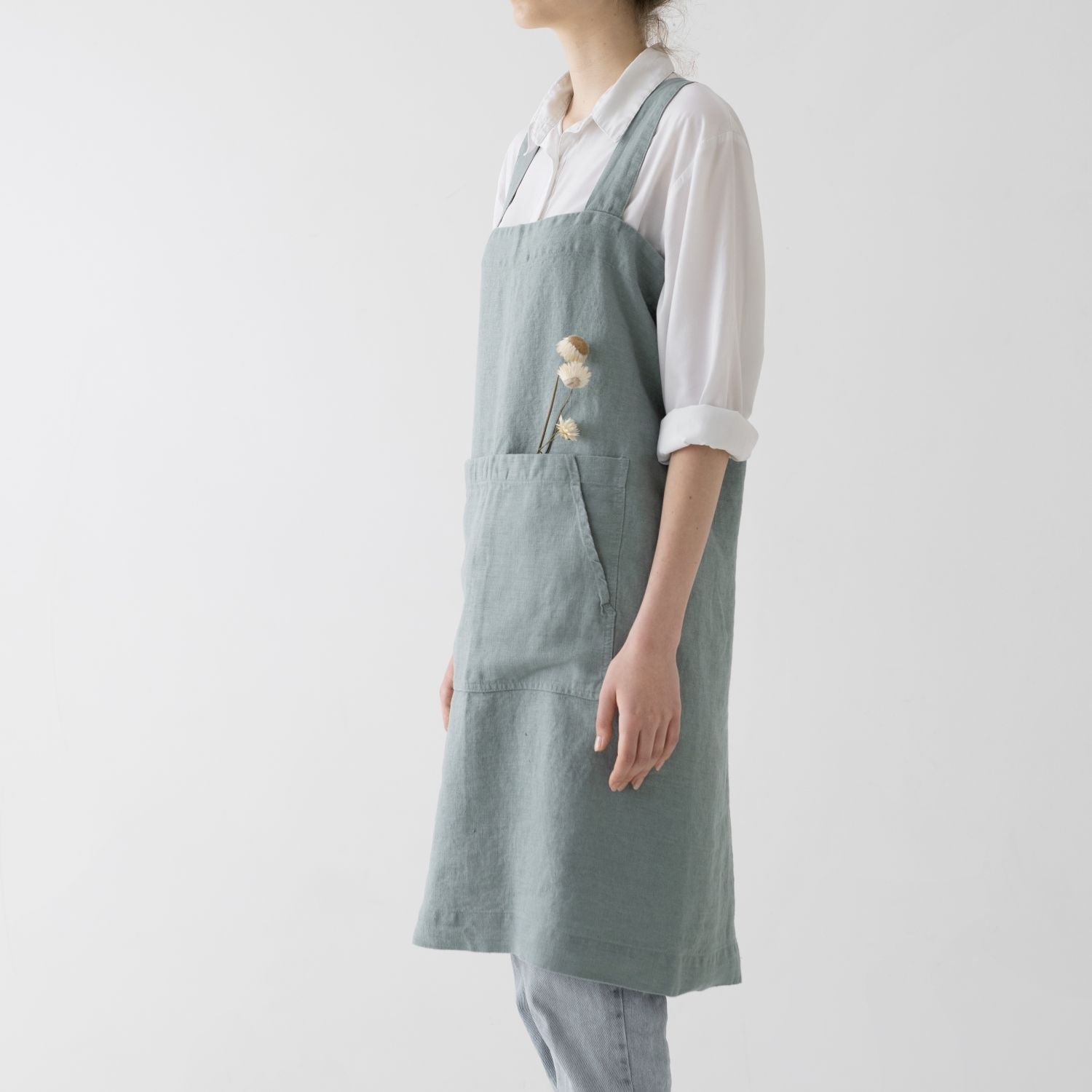 lino Tales Green Milieu lino Pinafore prijuostė — naturalusdrabuziai.lt