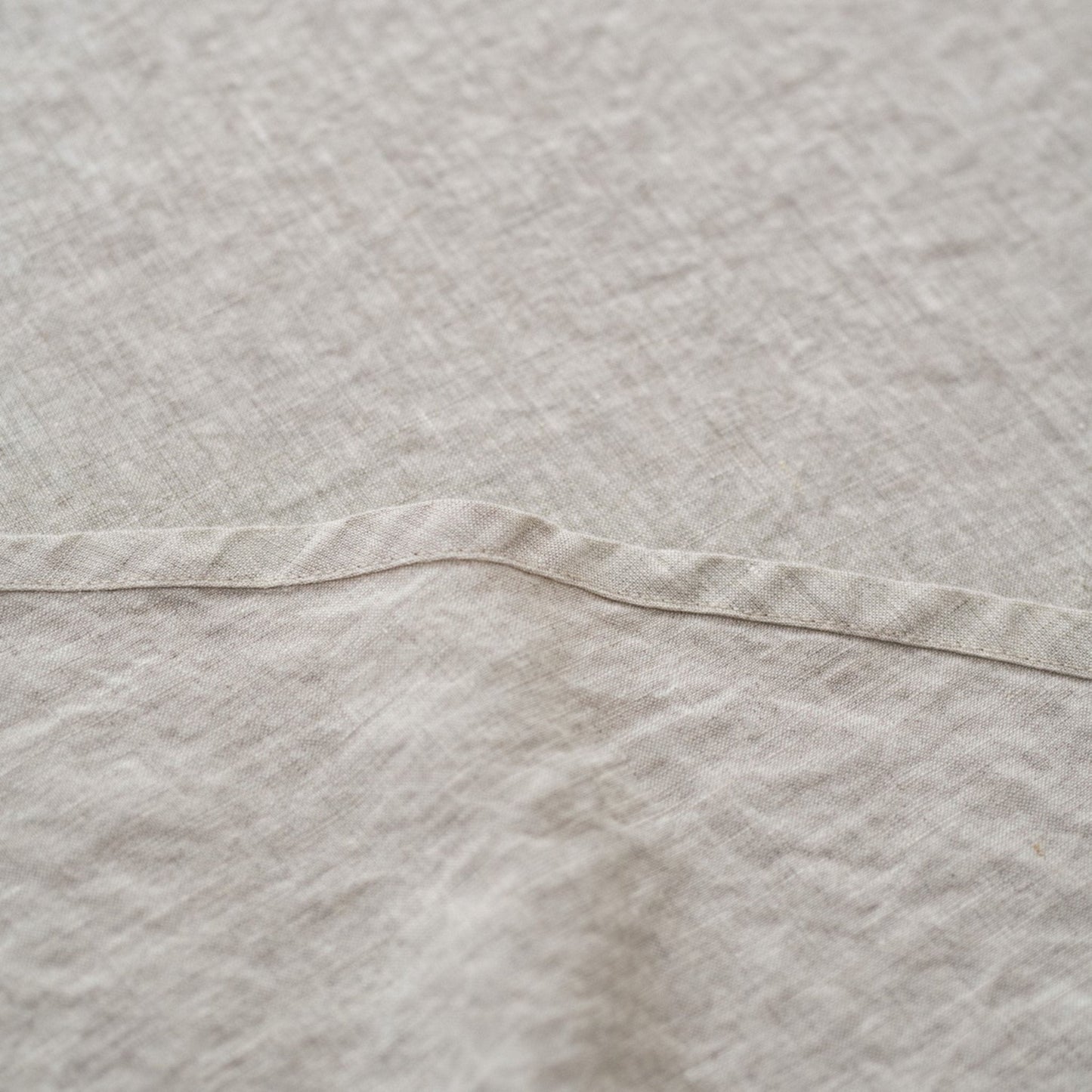 Melange Lightweight lino Round staltiesė — naturalusdrabuziai.lt