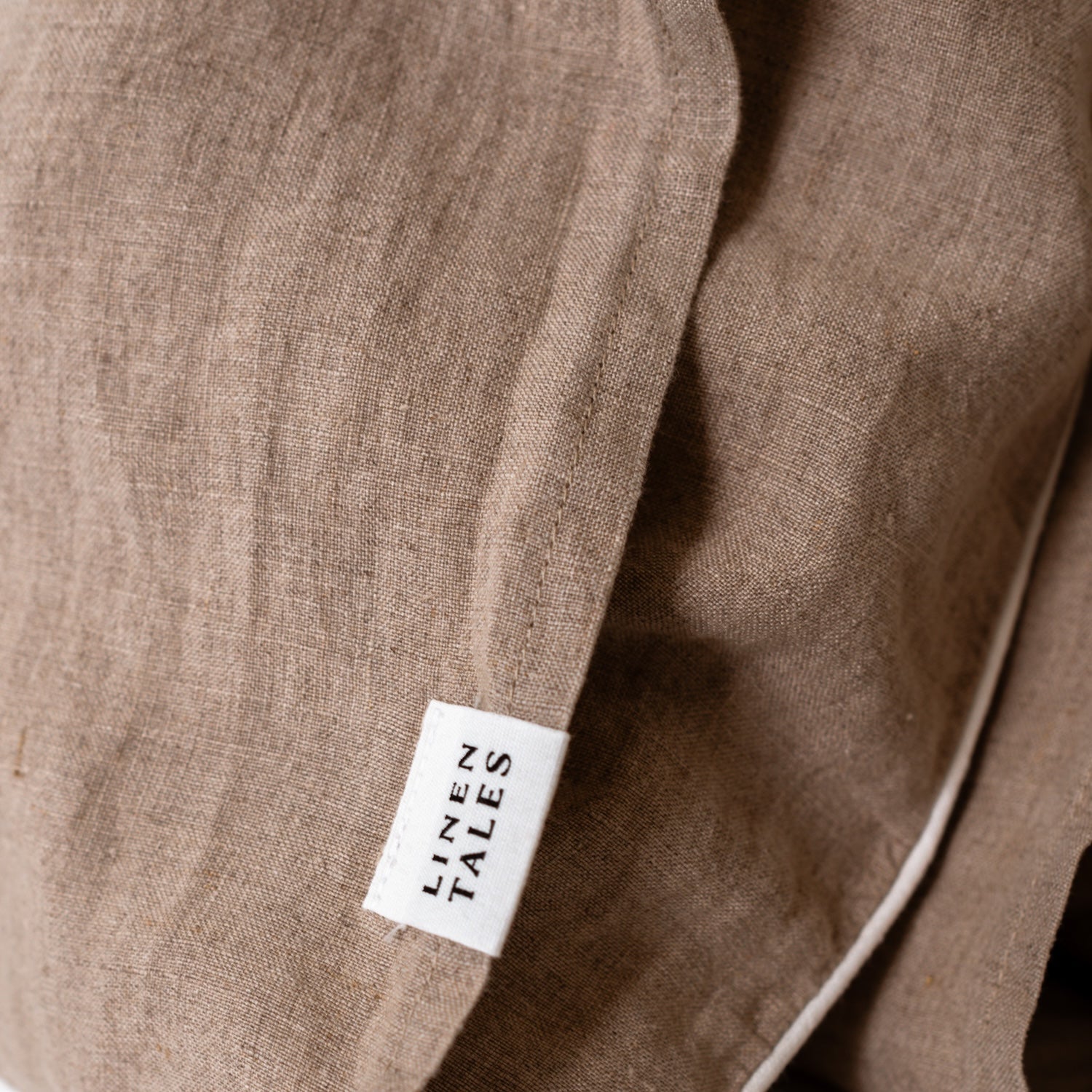 Natural lino pagalvės užvalkalas with White Piping rinkinys 2 vnt. — naturalusdrabuziai.lt