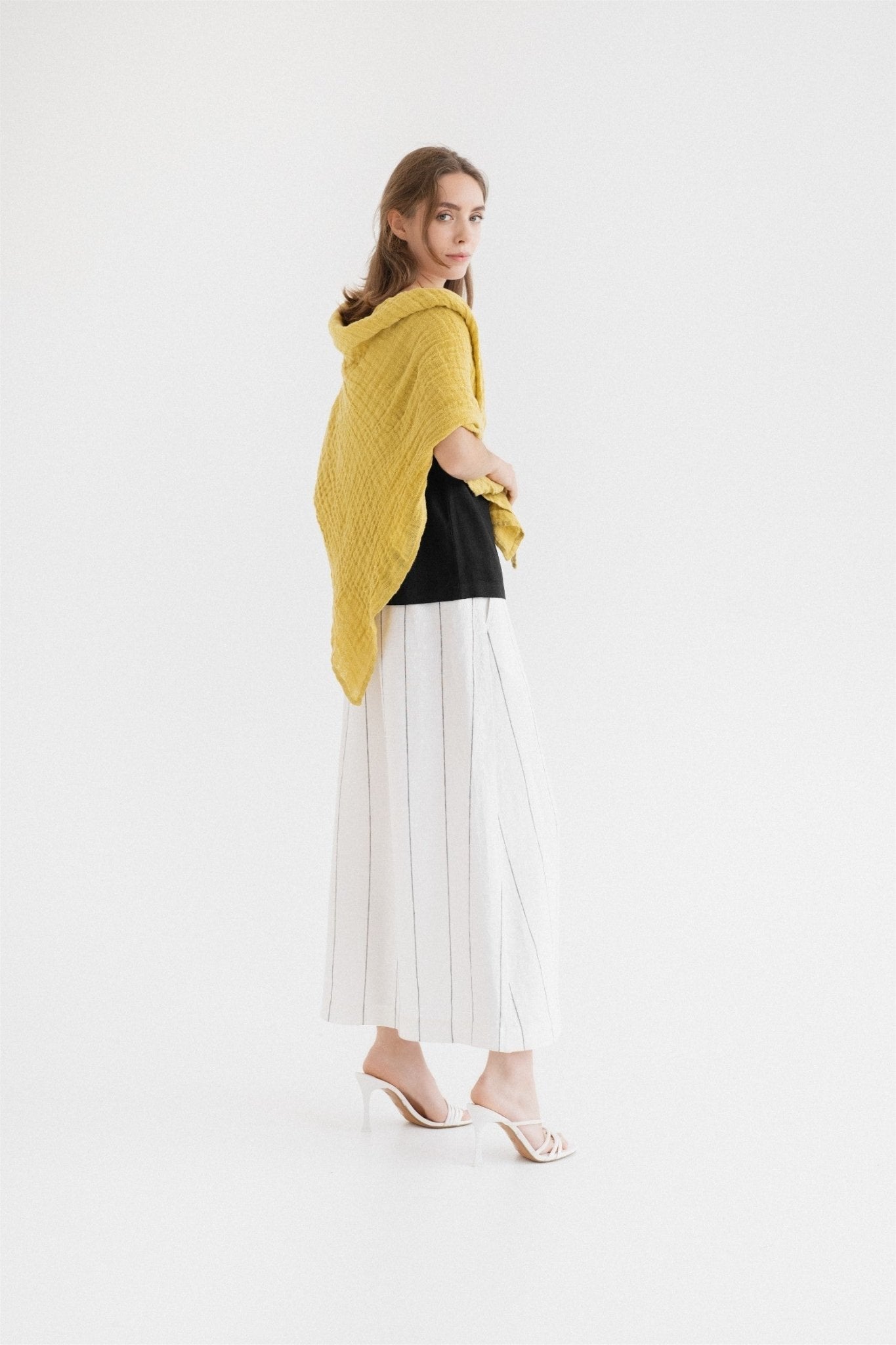 Milk White with Grey Stripe lino Jasmine sijonas — naturalusdrabuziai.lt