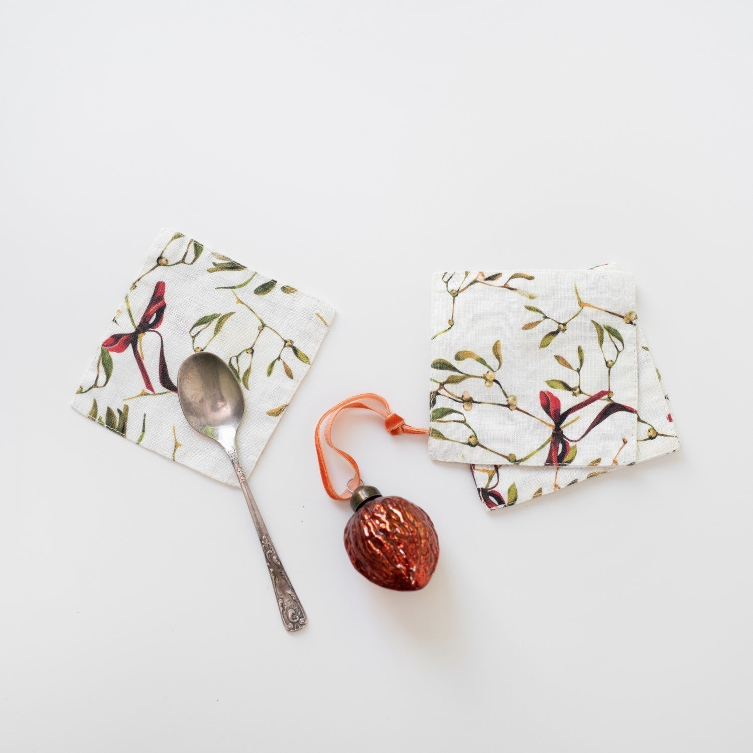 Mistletoe lino padėkliukų rinkinys 4 vnt. — naturalusdrabuziai.lt