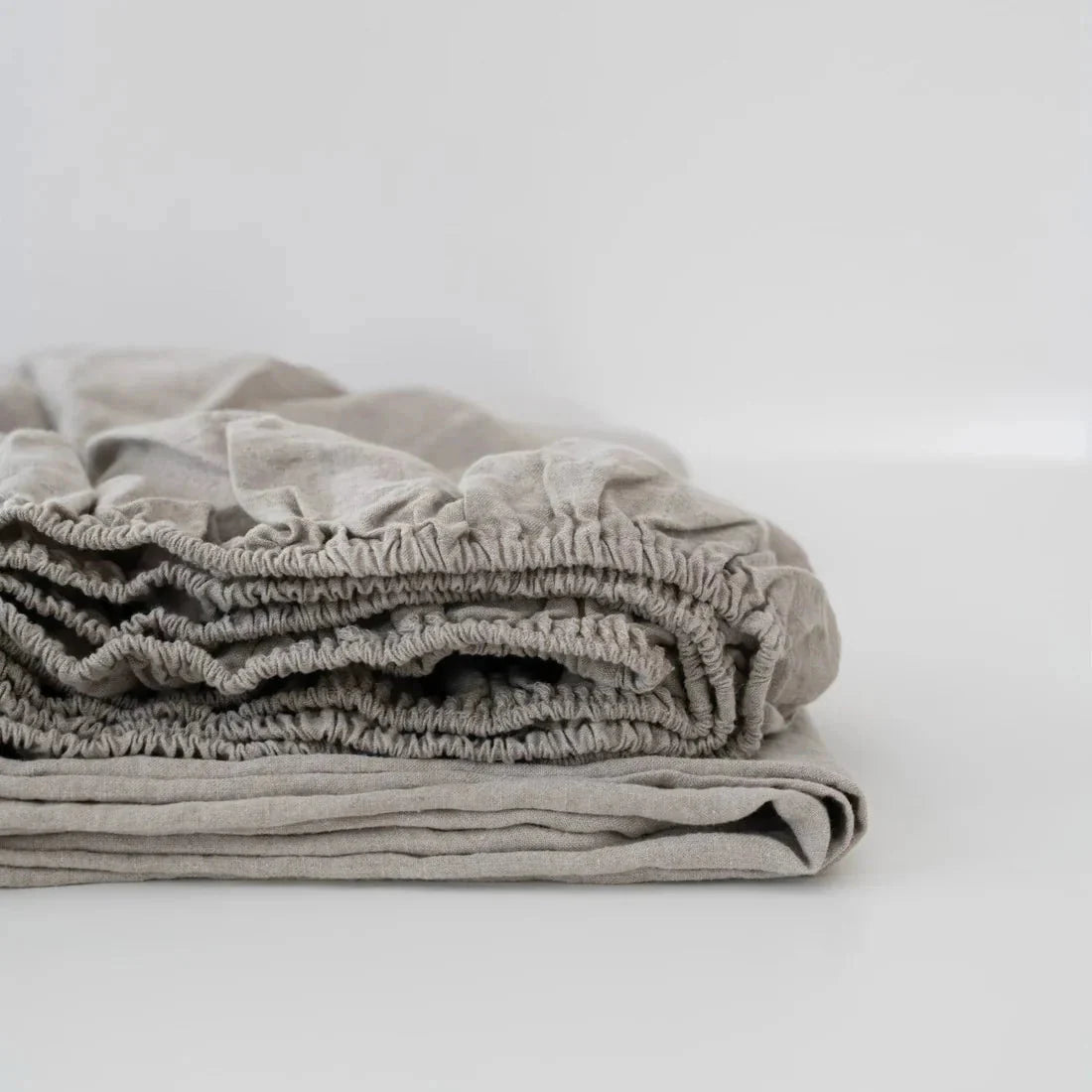 Natural lino kampinė paklodė — naturalusdrabuziai.lt