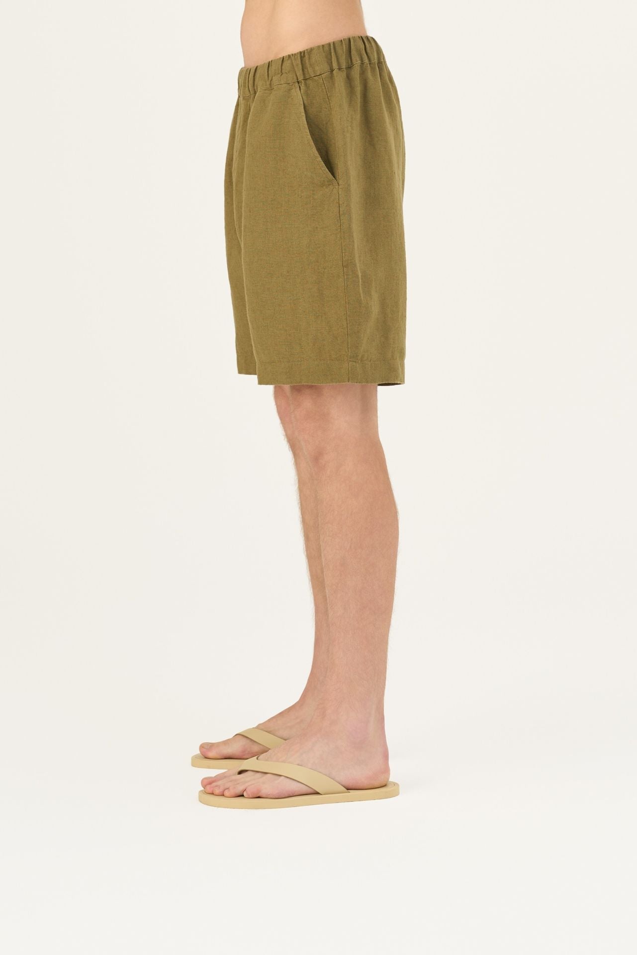 Olive Khaki lino Amabilis šortai — naturalusdrabuziai.lt