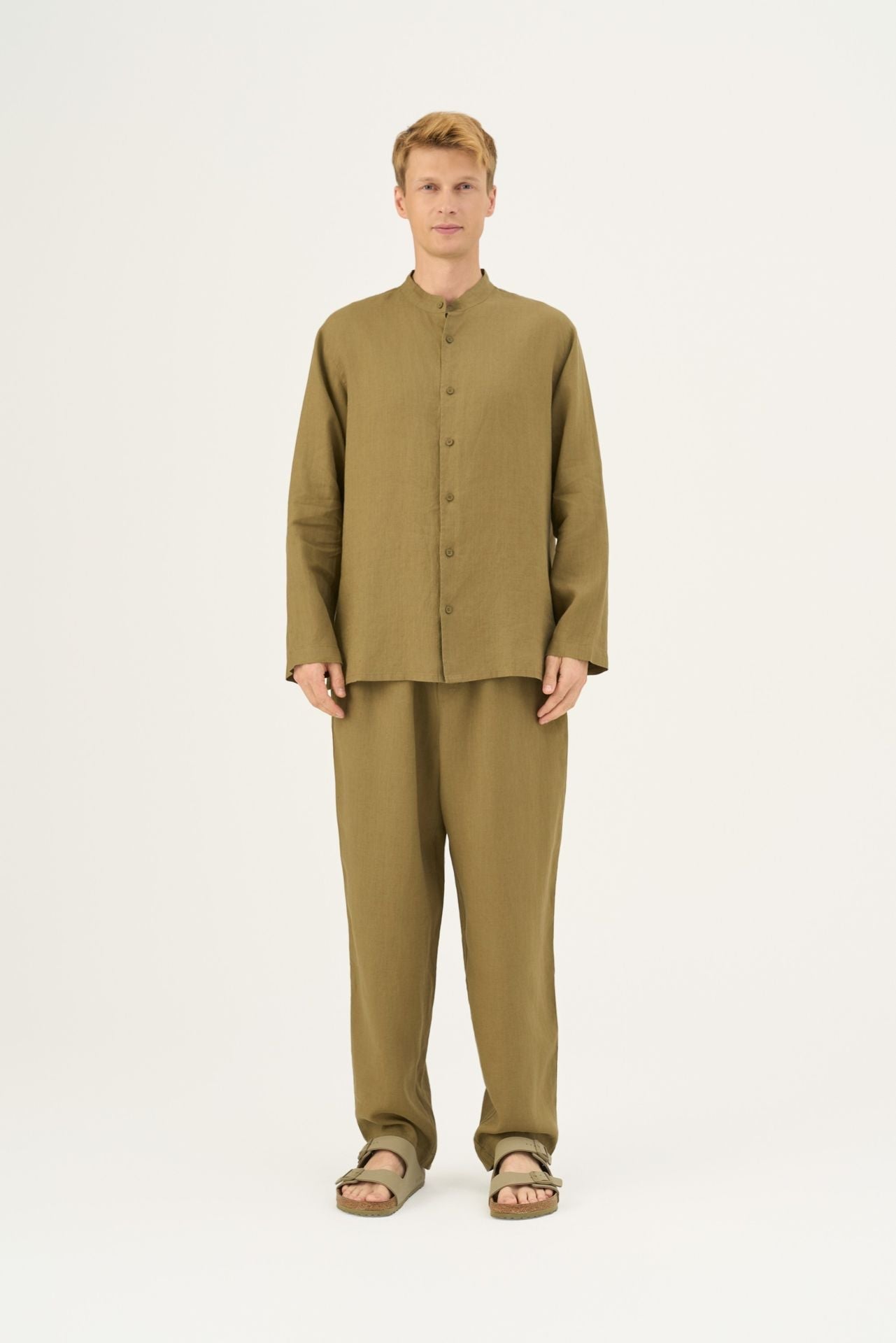 Olive Khaki lino Currant Loungewear rinkinys — naturalusdrabuziai.lt