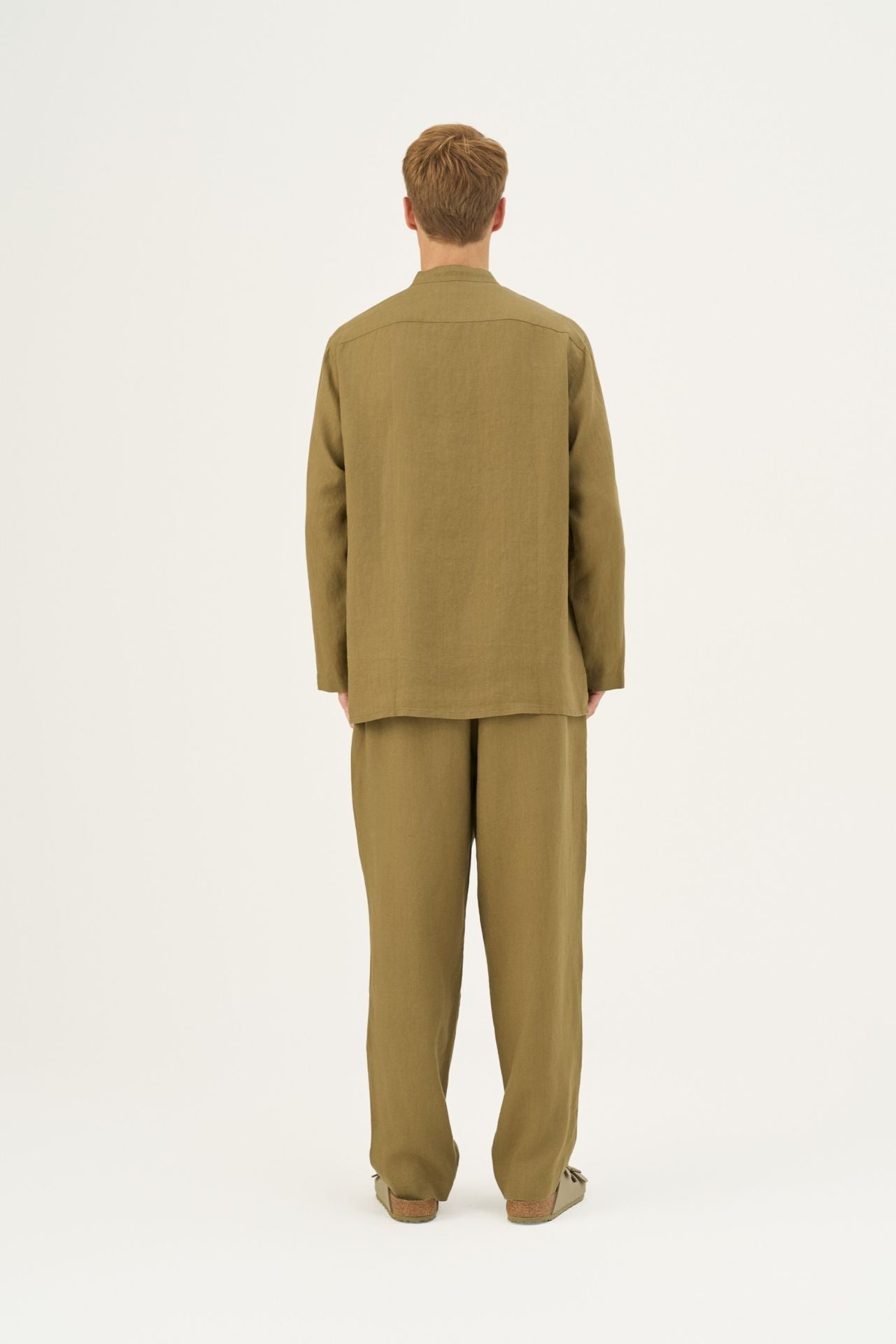 Olive Khaki lino Currant Loungewear rinkinys — naturalusdrabuziai.lt