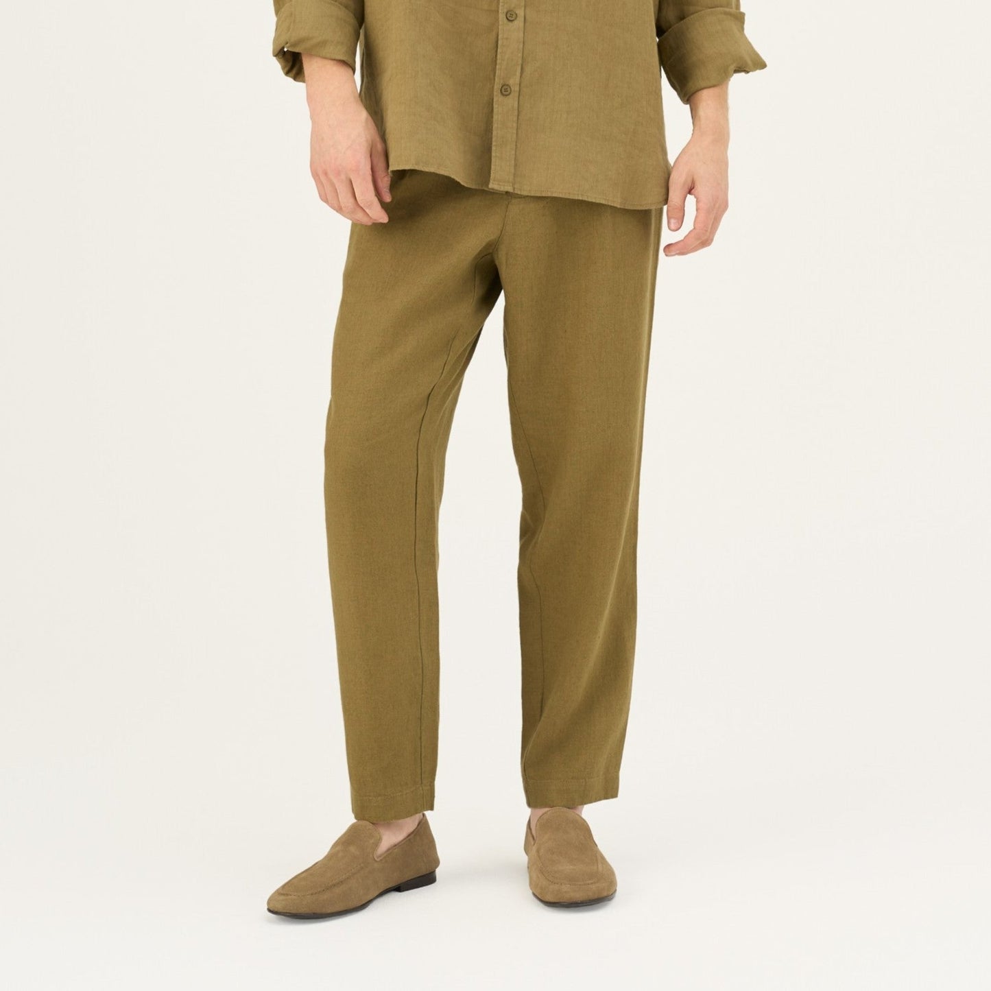 Olive Khaki lino Magnus kelnės — naturalusdrabuziai.lt