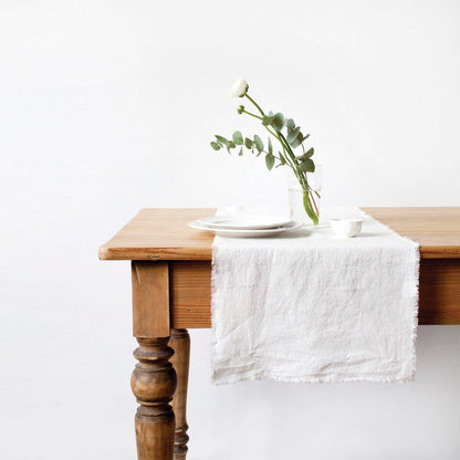 Optical White lino stalo takelis su kutais — naturalusdrabuziai.lt