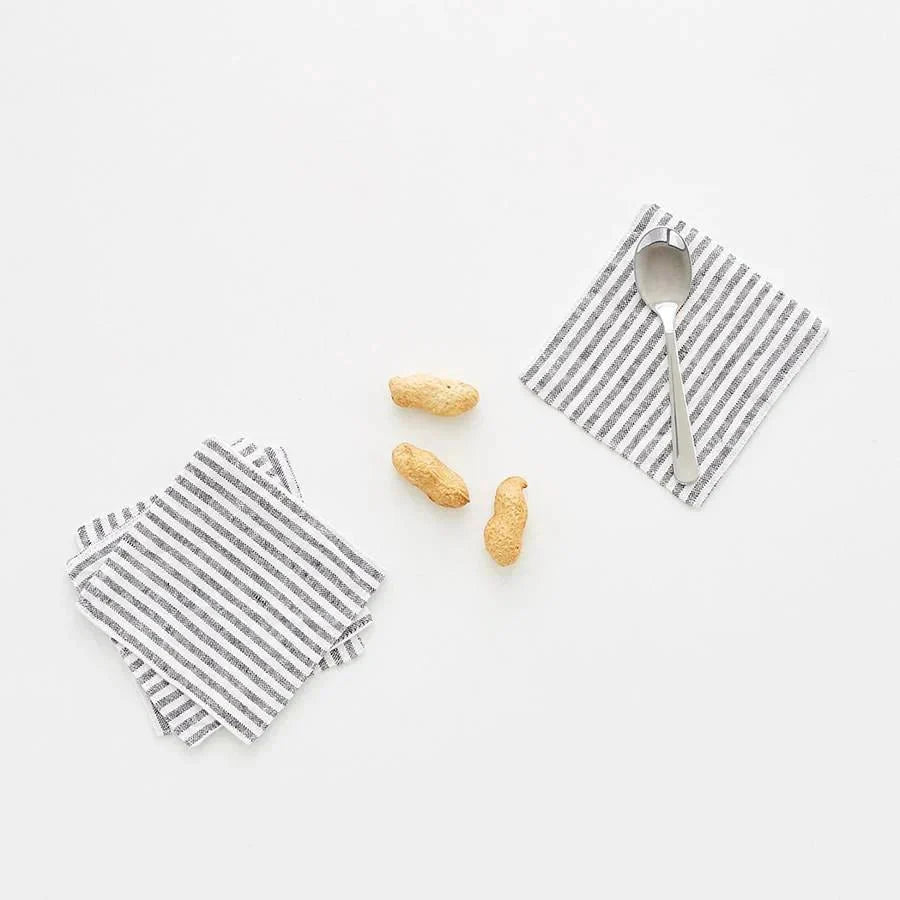Thin Black Stripes lino padėkliukų rinkinys 4 vnt. — naturalusdrabuziai.lt