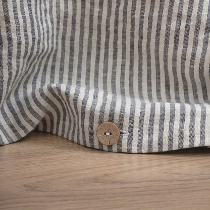 Thin Black Stripes lino antklodės užvalkalas rinkinys — naturalusdrabuziai.lt