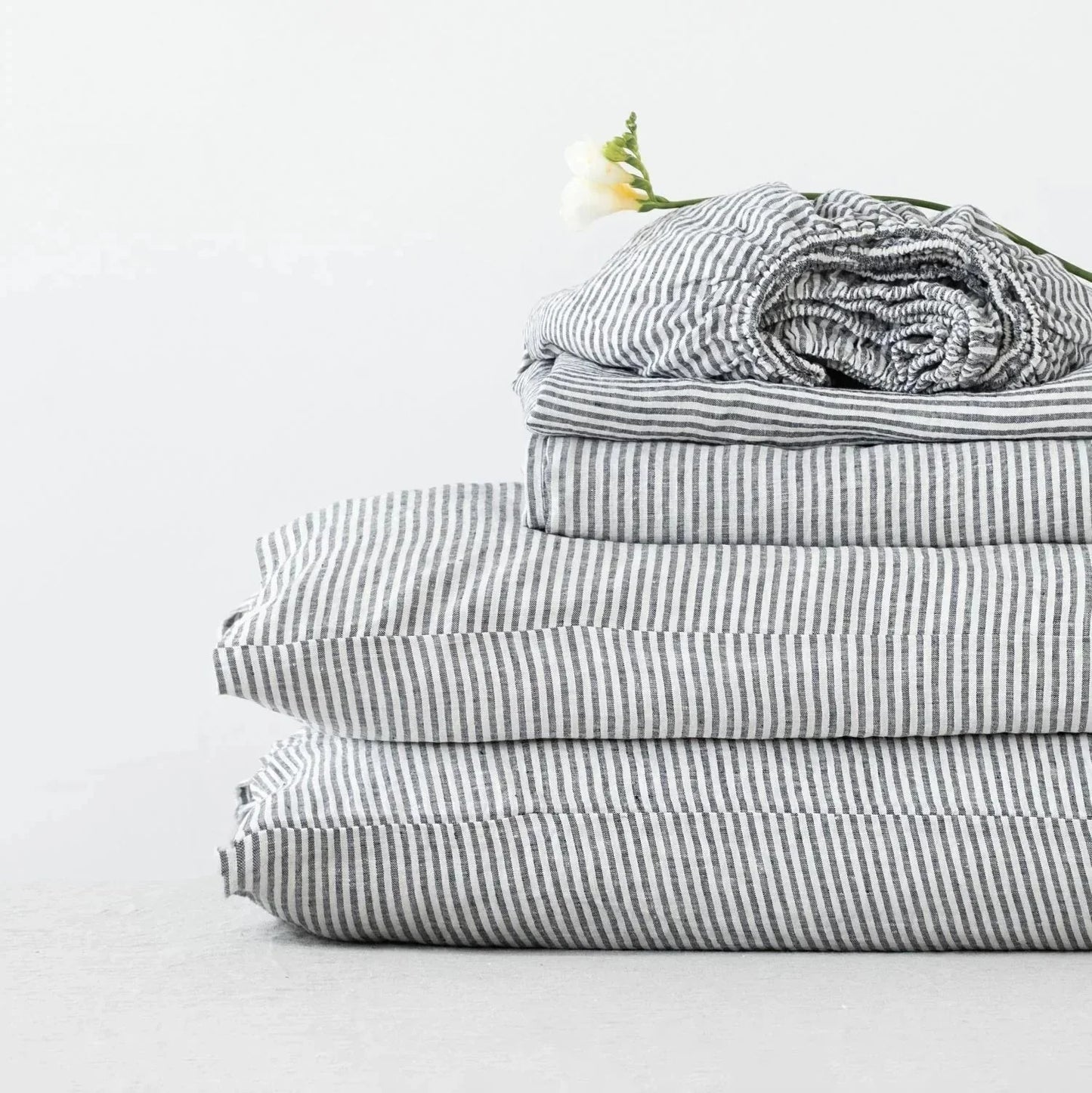 Thin Black Stripes lino paklodė rinkinys — naturalusdrabuziai.lt