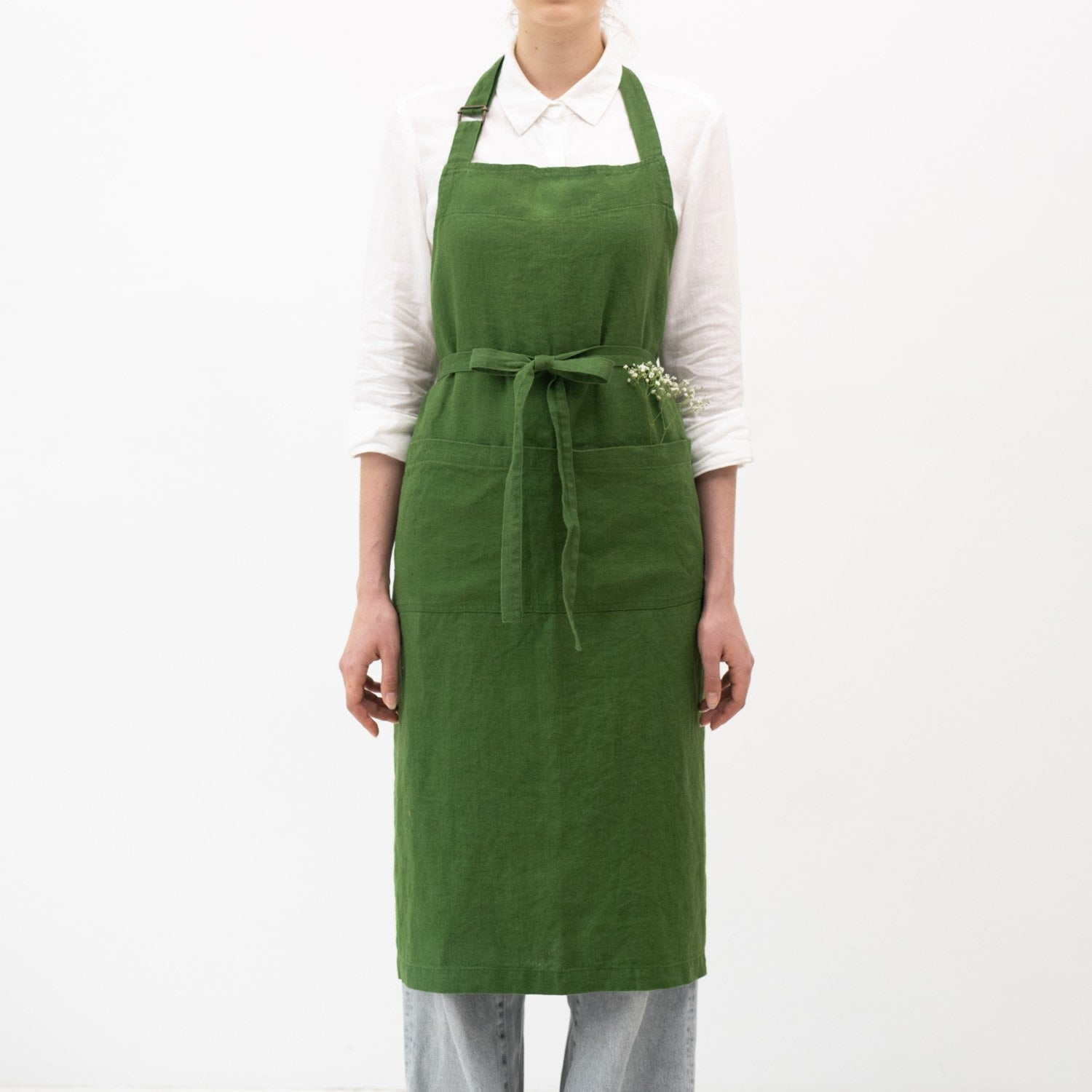 True Green lino kryžminio tipo prijuostė — naturalusdrabuziai.lt