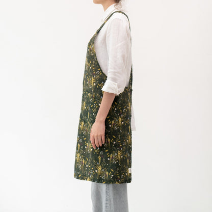 LIMITED EDITION Woodland lino kryžminio tipo prijuostė — naturalusdrabuziai.lt